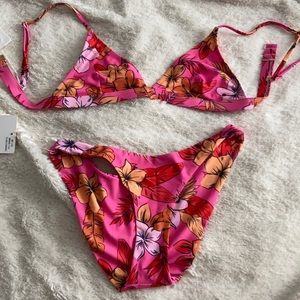 Brand new Kulani kinis bathing suit